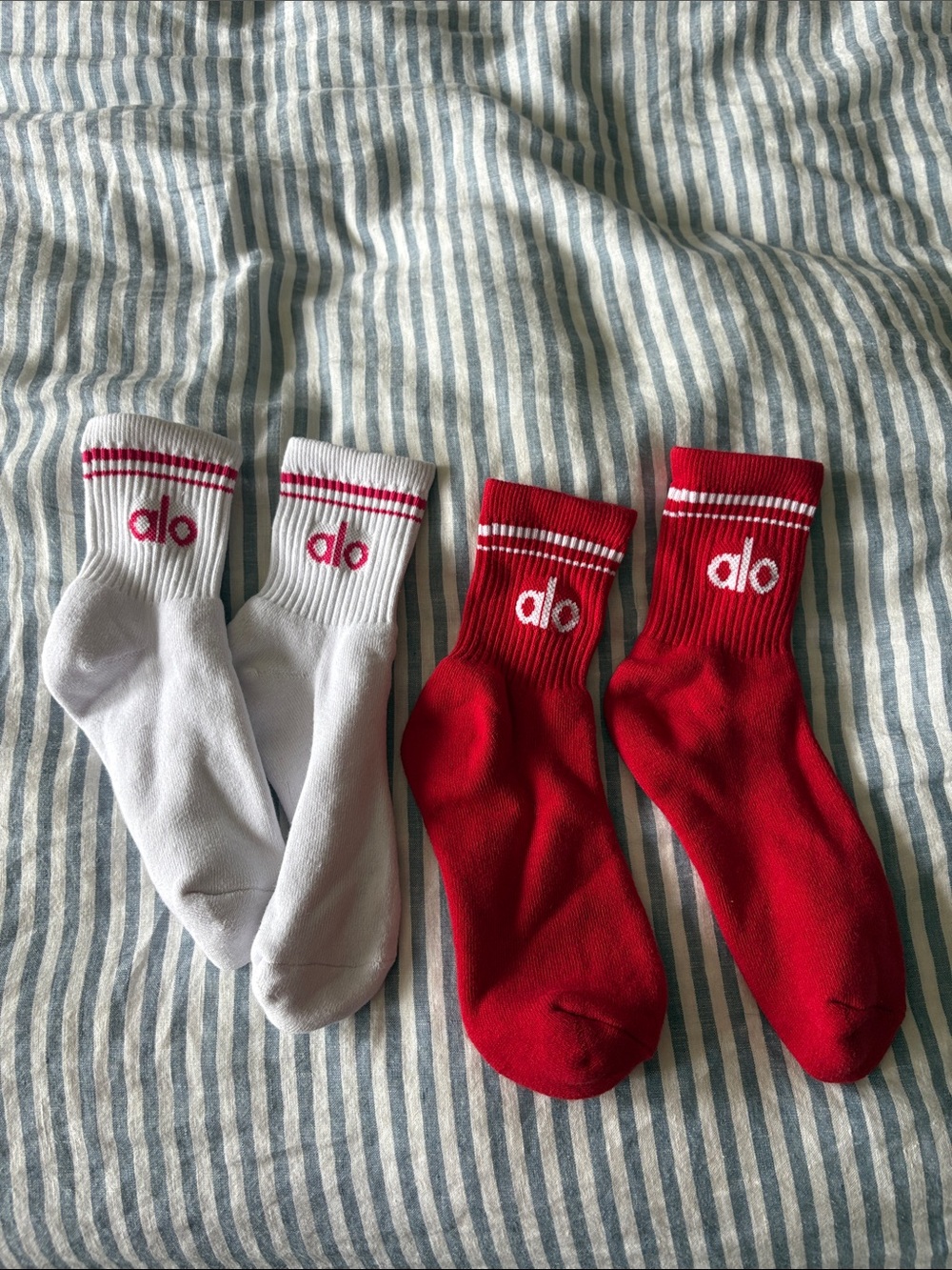 ALO Yoga Two-Pair Crew Socks - White & Red